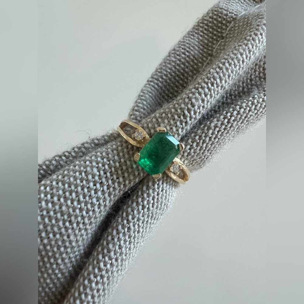 Natural Emerald 10k Solid Yellow Gold Solitaire Ring w/ Diamonds, size 4.5